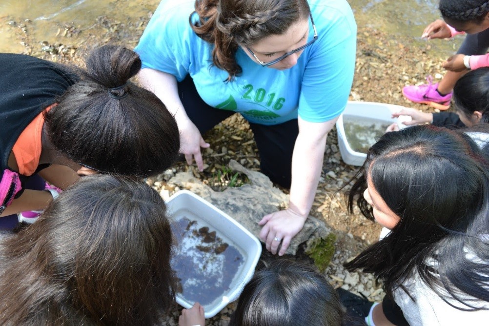 Learning about macroinvertebrates with Joanna Ashford. Photo courtesy of Warren County Stormwater Management.