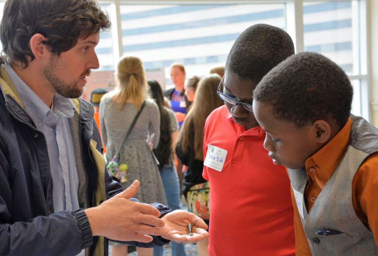 Chad Von Gruenigren from the Kentucky Division of Water talks macroinvertebrates with students from Tichenor Middle School.