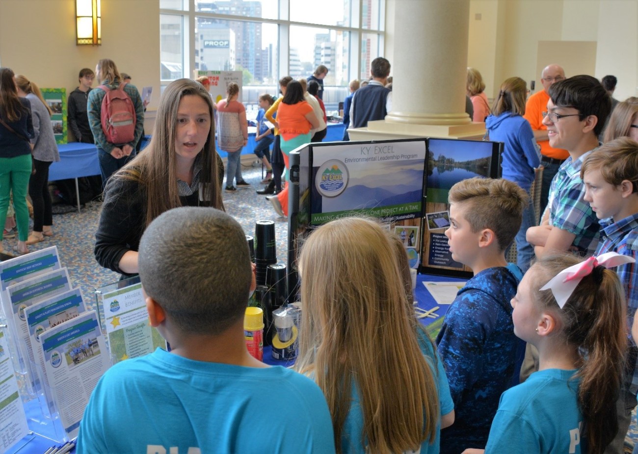 Robyn Whitted discusses the KY EXCEL program with students from the Shepherdsville Elementary School.